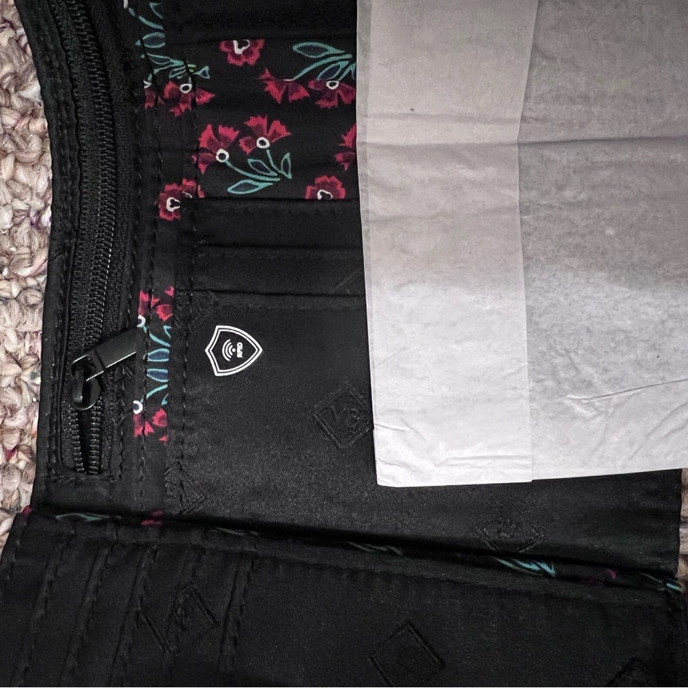 New ! Vera Bradley Rfid compact wallet - Picture 6 of 8